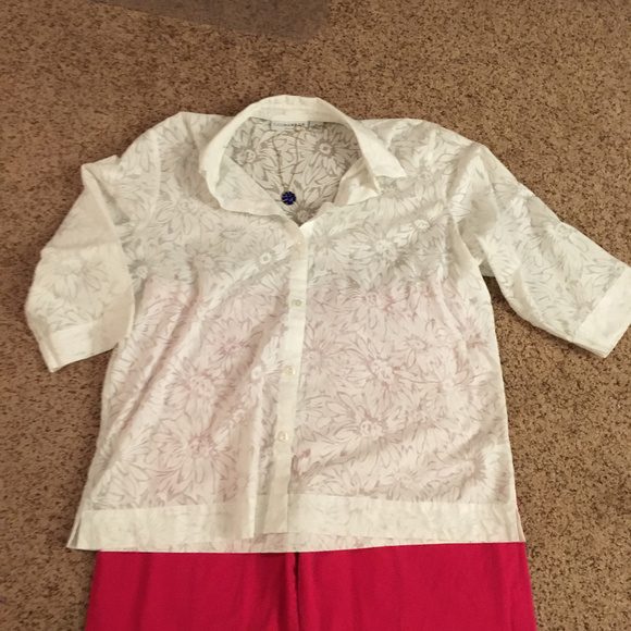 Sheer floral Sag Harbor blouse - Picture 4 of 6